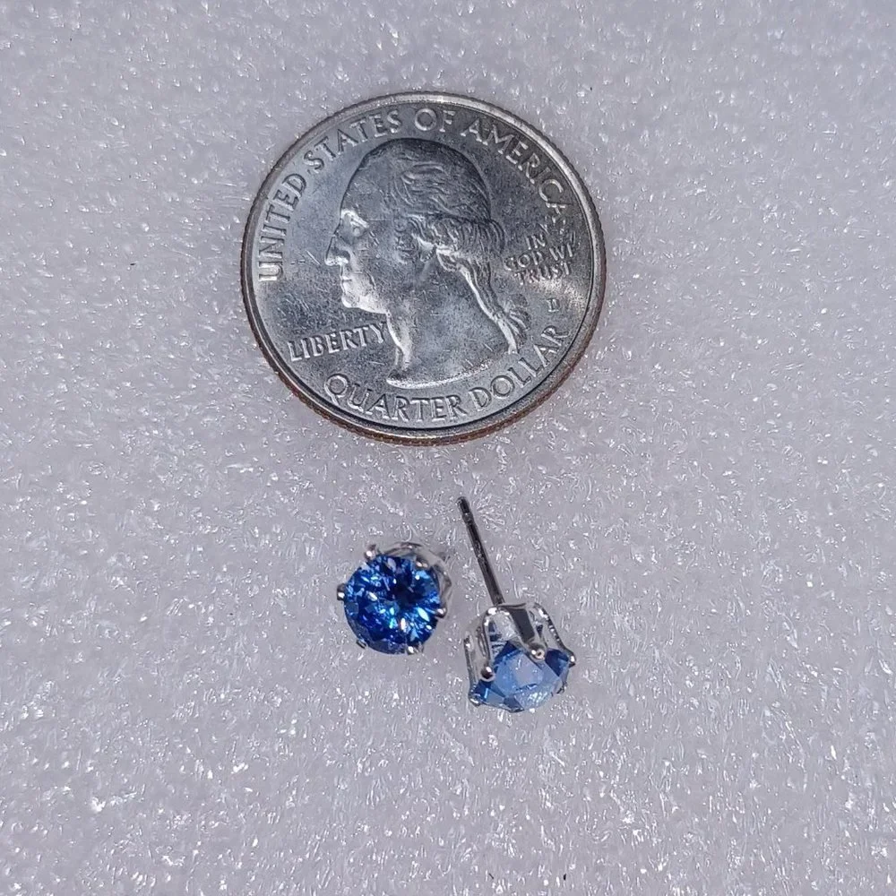 SWAROVSKI ELEMENTS (Light Blue rn-sil 5mm) Stud Earrings In Black Velvet Pouch - Picture 2 of 4